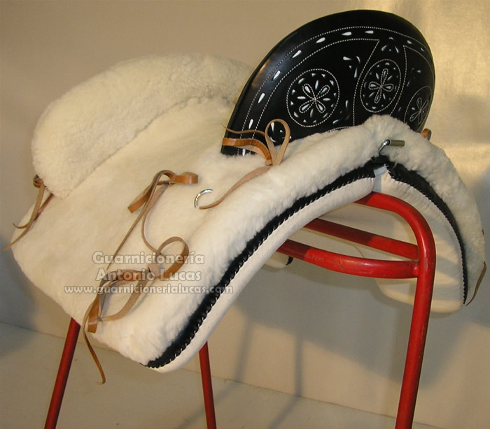 Silla Vaquera Mixta Fibra Calada